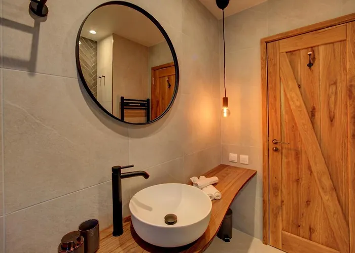 Kokiche 4 Friends, Lejlighed